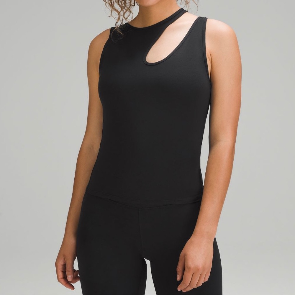 NWOT Lululemon Cut out Tank Top; sz 4; black